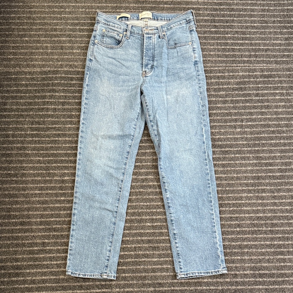 Universal Thread Women's Light Blue Straight Leg Jeans